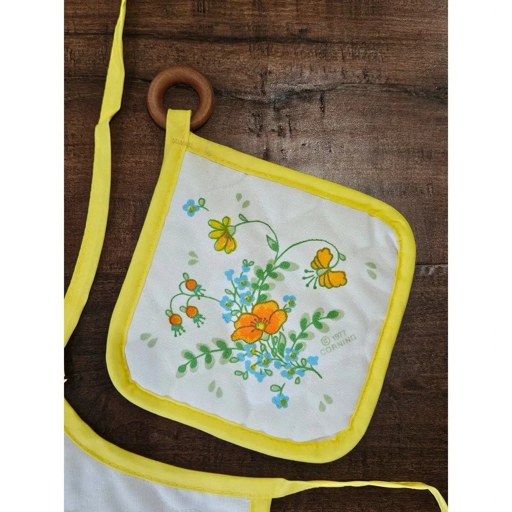 RARE VTG 77 Cottagecore Corning Ware Wild Flower Quilted Apron-Pot Holder Set 3